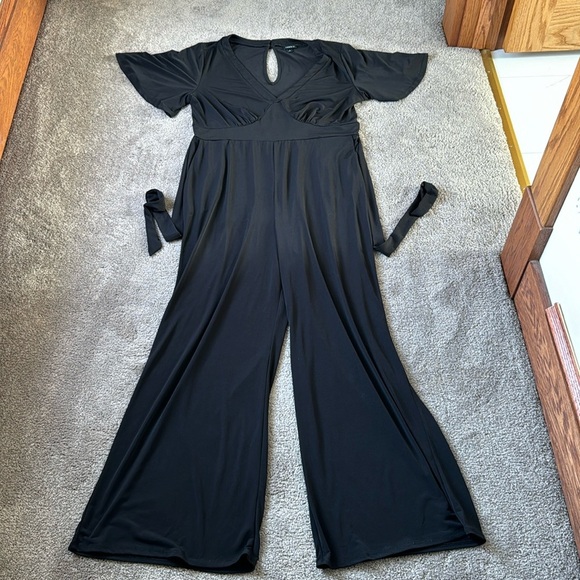 torrid Pants - Torrid Black Short Sleeve Wide Leg Jumpsuit SIZE 1